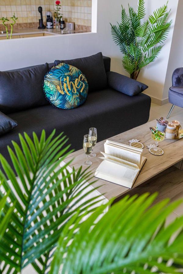 Savvas Apartment トロン エクステリア 写真